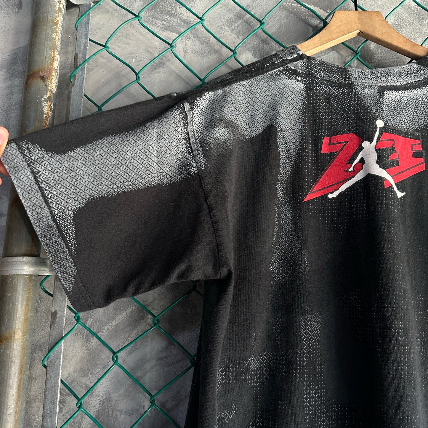 Camisa Jordan De Hombre Talla M Color Negro Rojo Y2K AOP