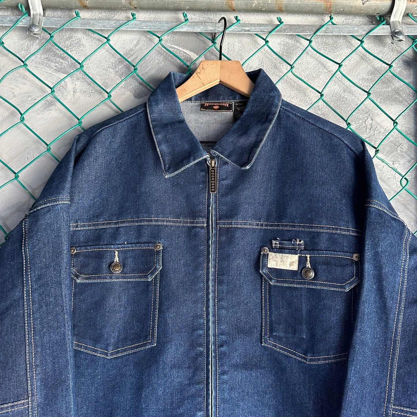 Chamarra Vintage Rocawear De Hombre Talla 2XL Color Azul Marino Mezclilla Y2K