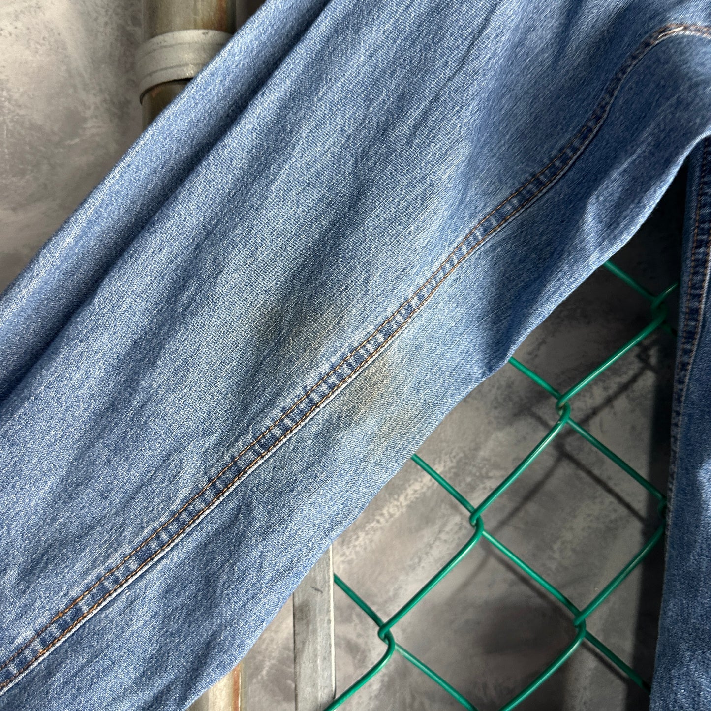 Camisa De Botones Wrangler De Hombre Talla L Color Azul De Mezclilla Manga Larga Mecanico Workwear Lisa