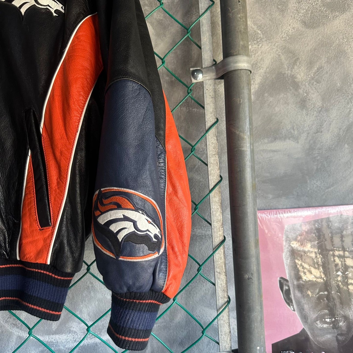 Chamarra De Cuero Vintage Denver Broncos de la NFL De Hombre Talla S Color Negro Naranja Piel