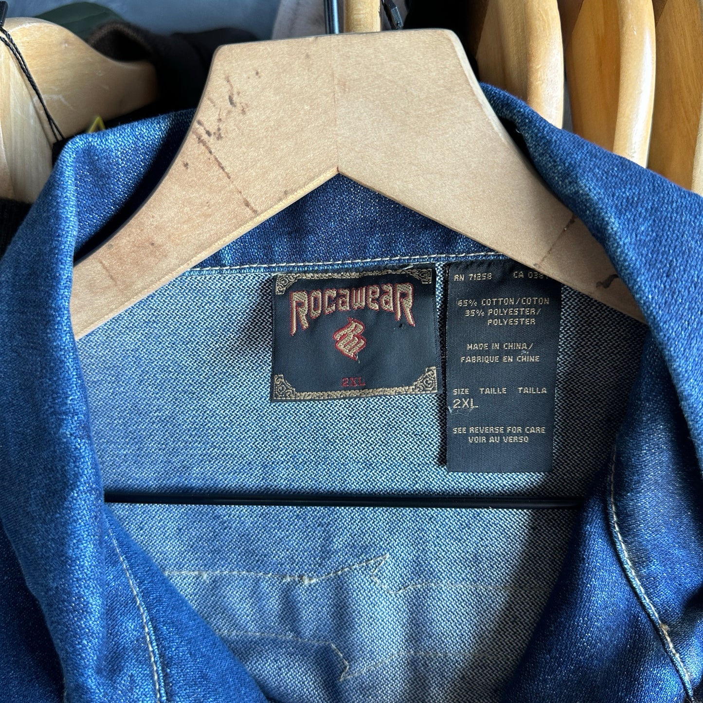 Chamarra Vintage Rocawear De Hombre Talla 2XL Color Azul Marino Mezclilla Y2K