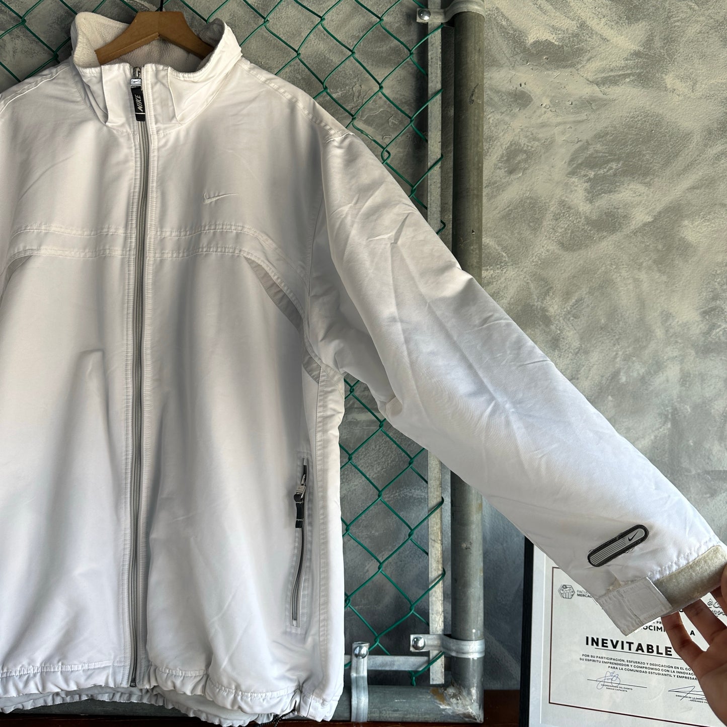Chamarra Vintage Nike De Hombre Talla 2XL Color Blanco Polar Y2K