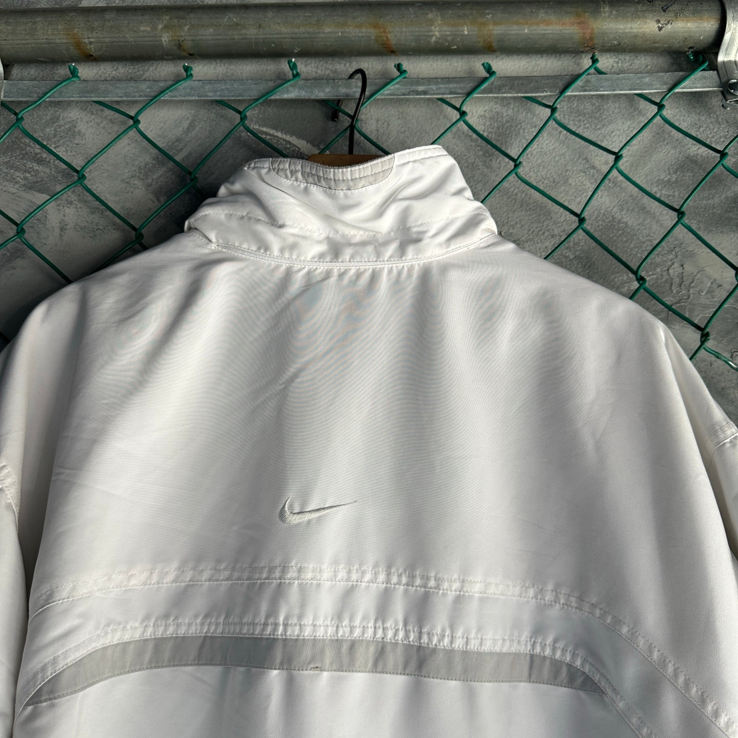 Chamarra Vintage Nike De Hombre Talla 2XL Color Blanco Polar Y2K