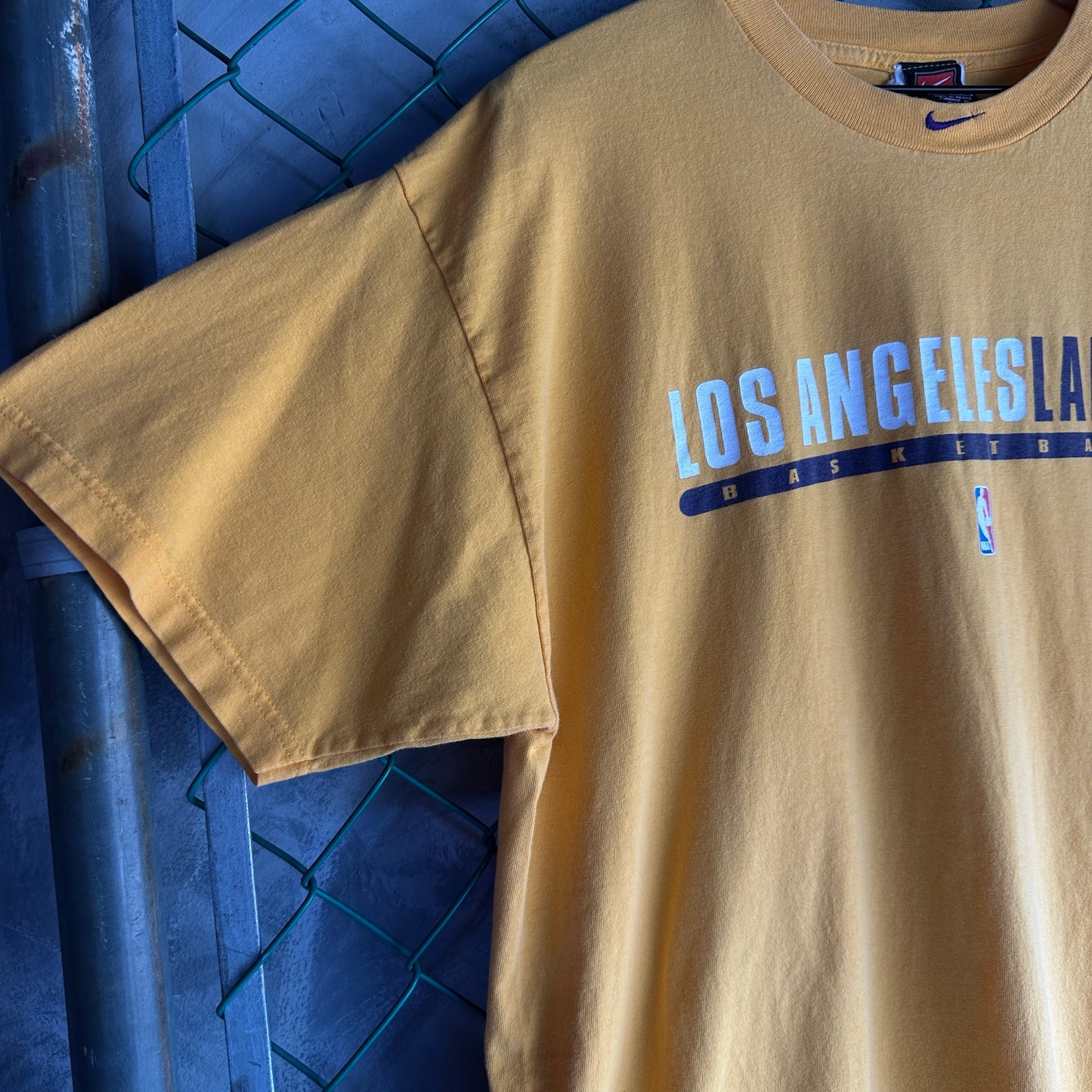 Camisa De Lakers Vintage NIke De Hombre Talla Xl Color Amarillo Center Swosh Manga Corta