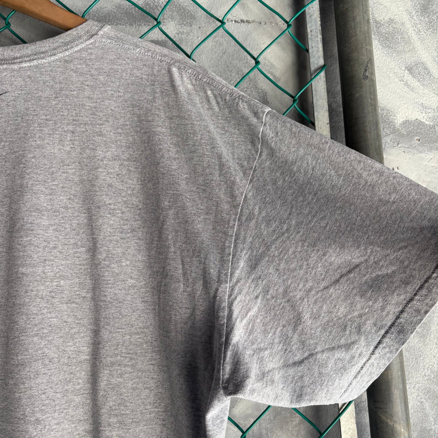 Playera Nike Para Hombre Talla 2XL Color Gris 2000’s East County Rebels