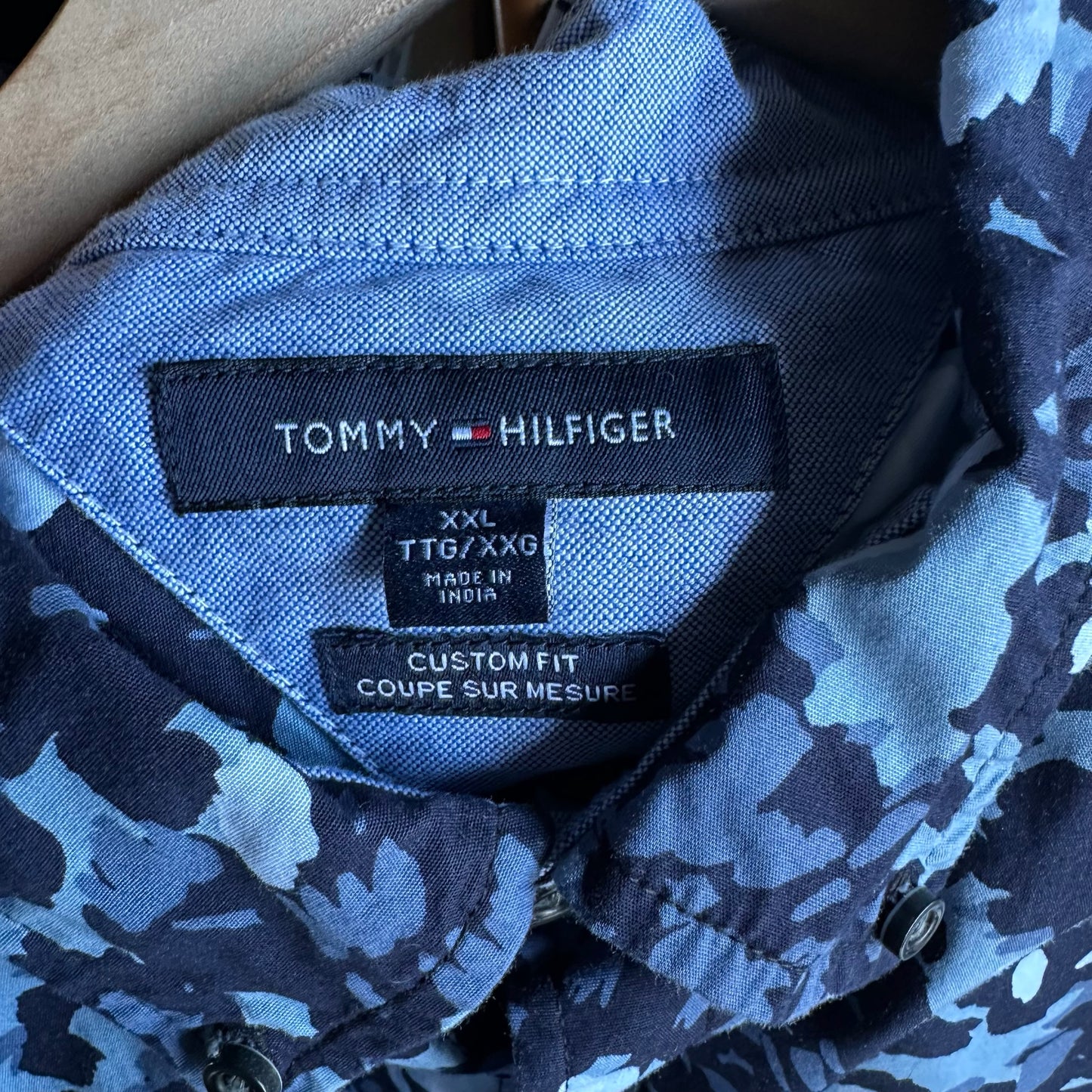 Camisa De Botones Tommy Hilfiger De Hombre Talla 2XL Color Azul Y Blanco Hawaina Manga Corta Fresca