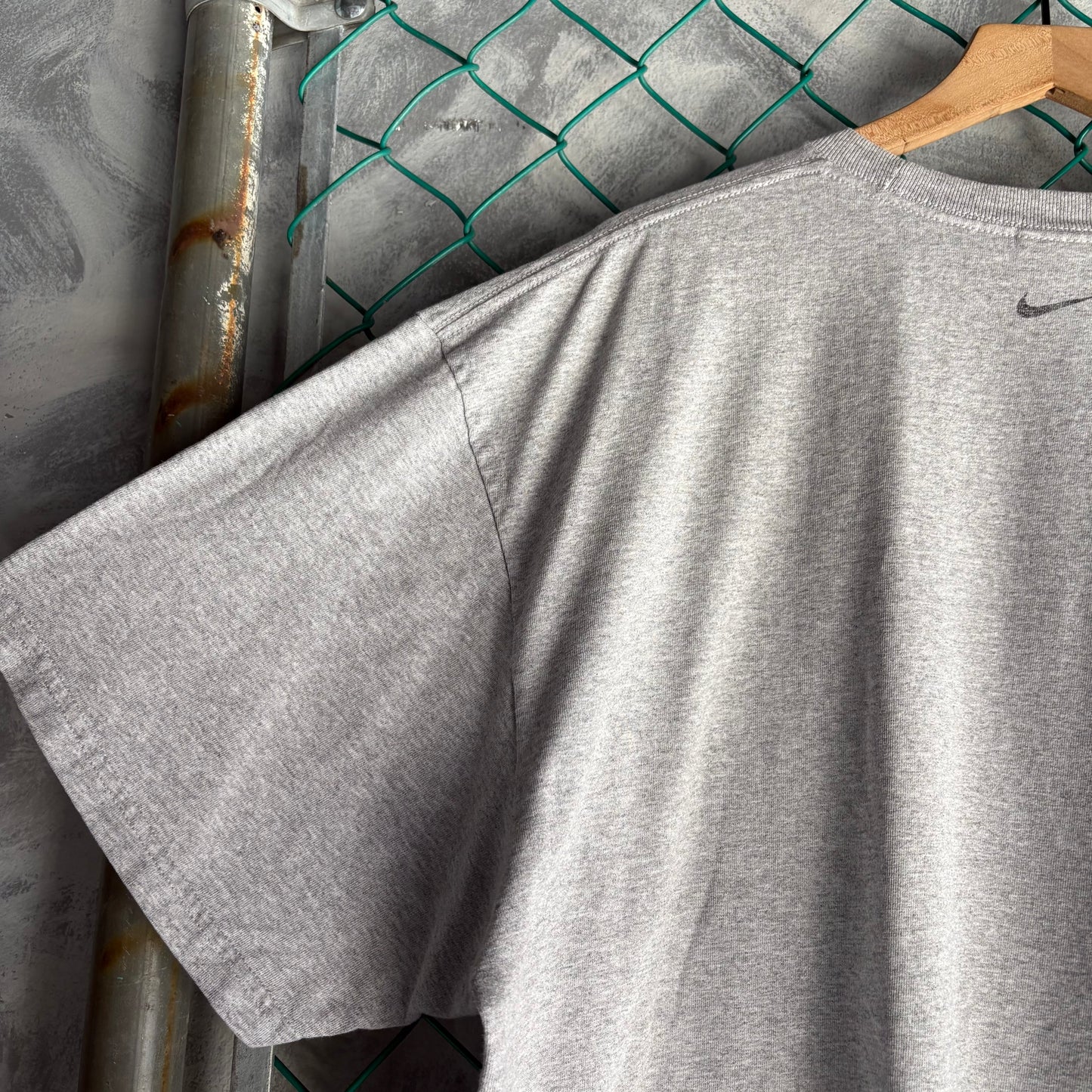 Playera Nike Para Hombre Talla 2XL Color Gris 2000’s East County Rebels