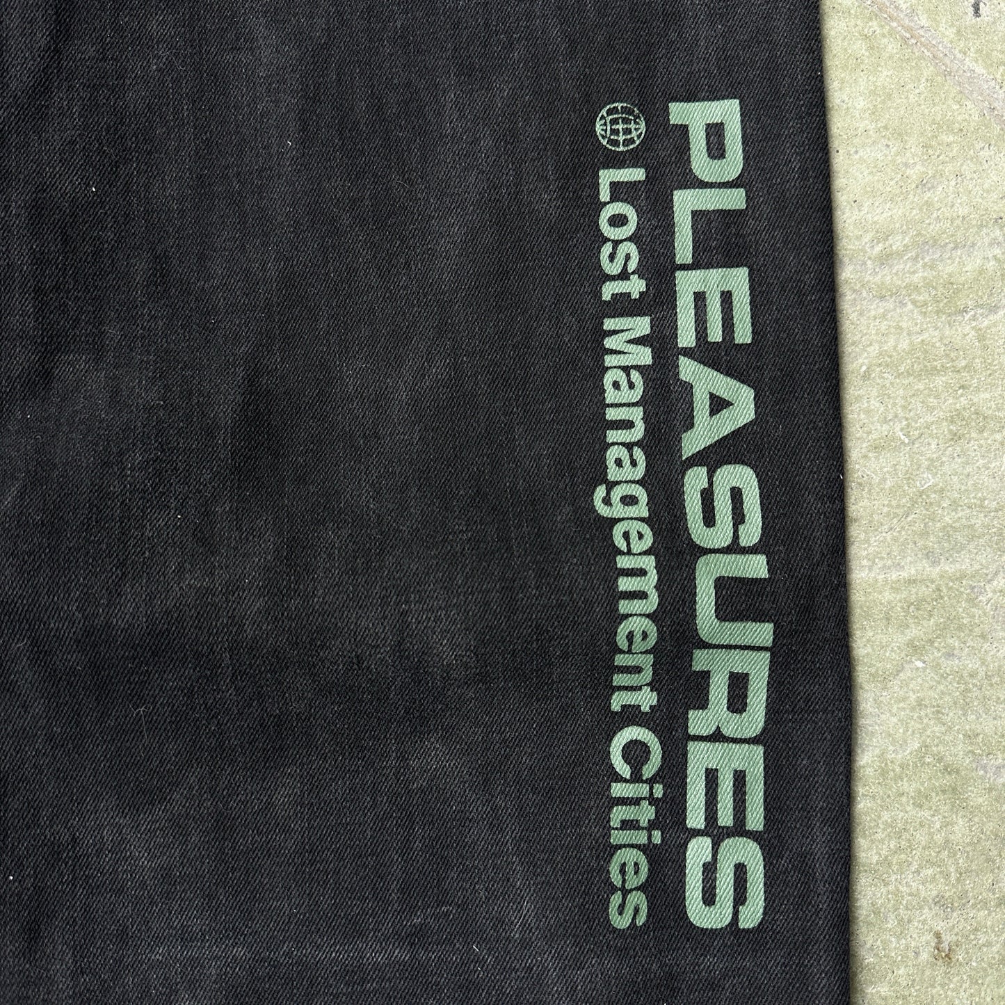 Pantalon Pleasures De Hombre Talla L 32x30 Color Negro Desvanecido Baggy Y2K Doble Rodilla