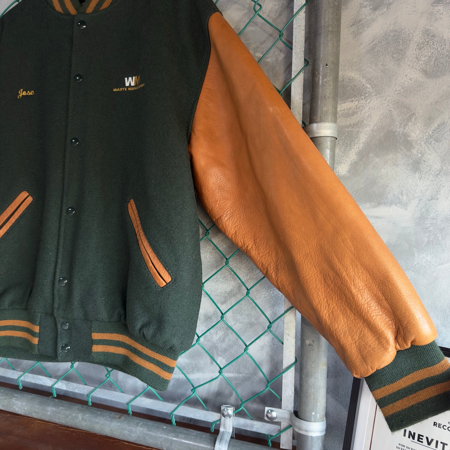 Chamarra Vintage Varsity De Hombre Talla Xl Color Verde Café Piel Y Lana Colegial Letterman