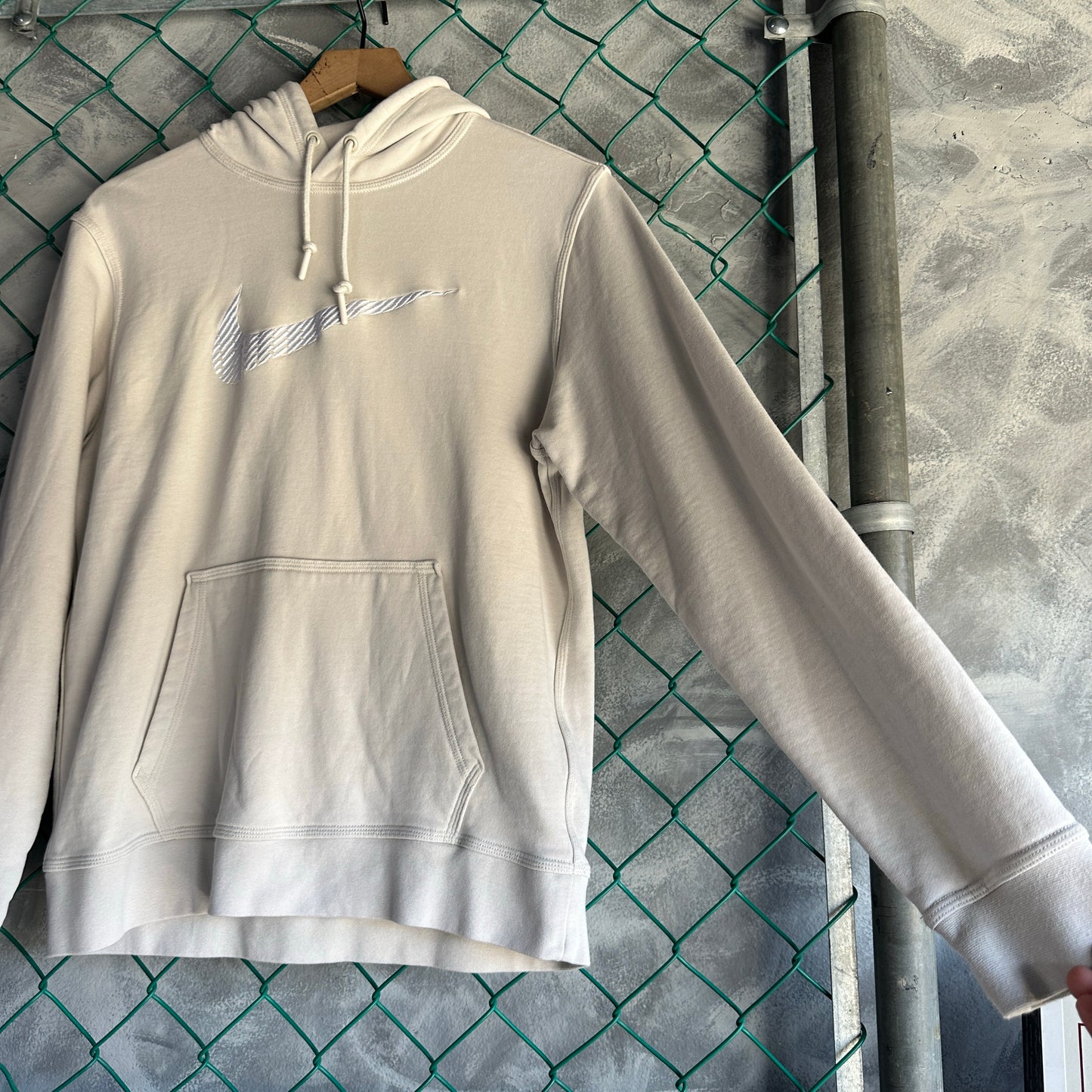 Hoodie Nike De Hombre Talla M Color Beige Big Swosh Bordado Deportivo Gimnasio