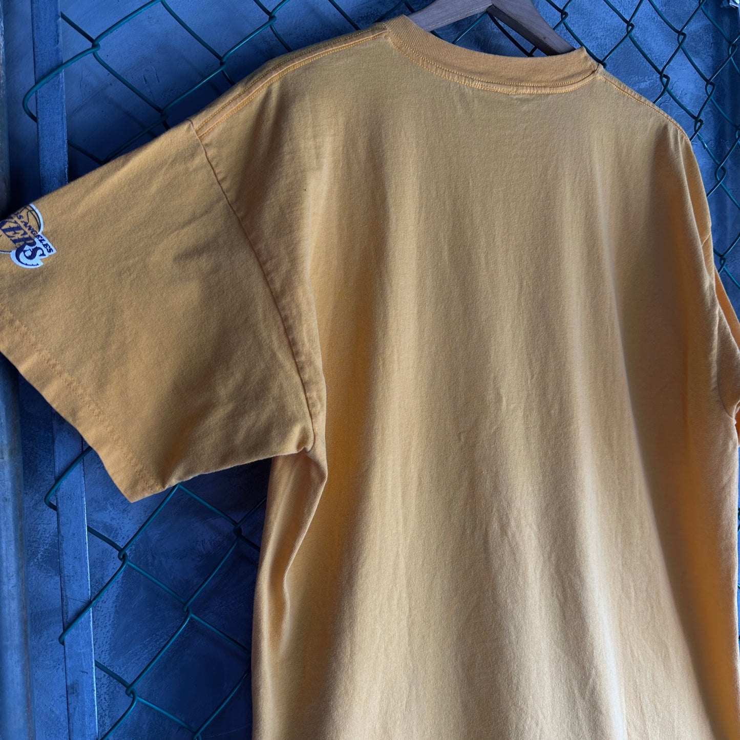 Camisa De Lakers Vintage NIke De Hombre Talla Xl Color Amarillo Center Swosh Manga Corta