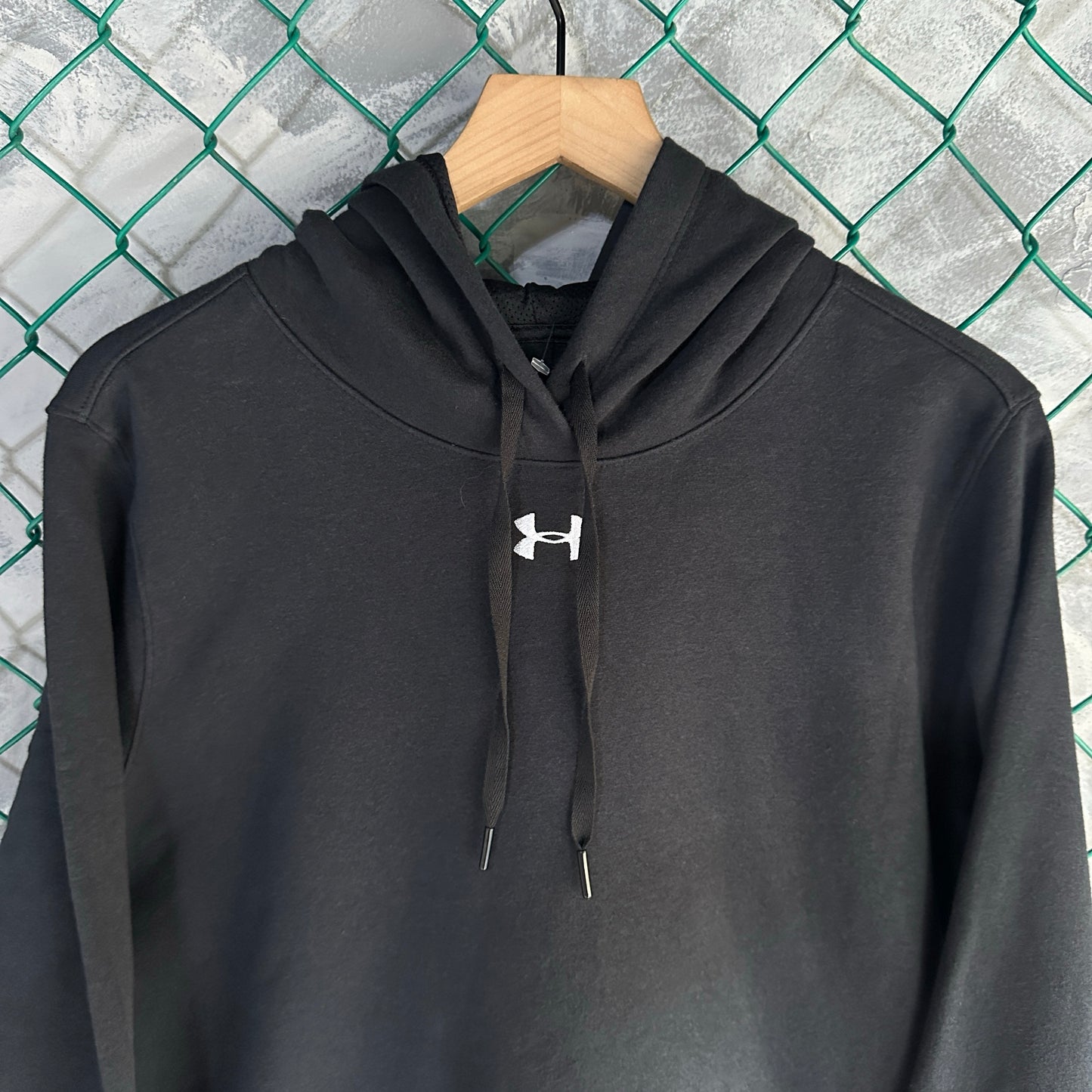 Hoddie Under Armour De Mujer Talla Xl Color Negro Center Logo Deportivo Gimnasio