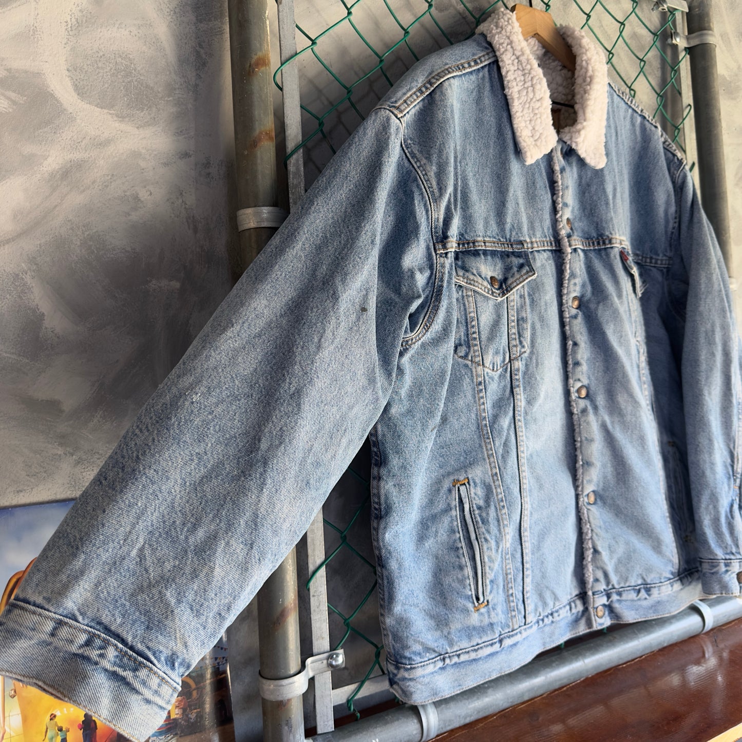 Chamarra Vintage De Mezclilla Levis De Hombre Talla 2XL Color Azul Claro De Borrego Con Forro