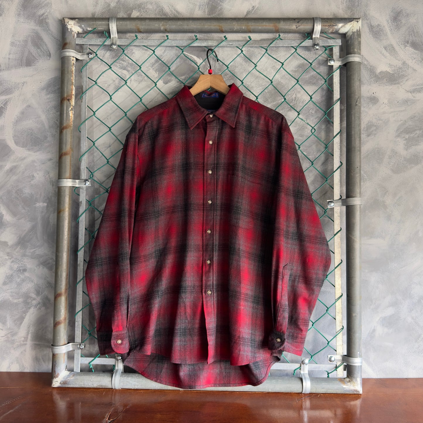 Camisa de Botenes de Lana Pendleton De Hombre Talla L Franela De Cuadros Rojos Y Gris Y Negro