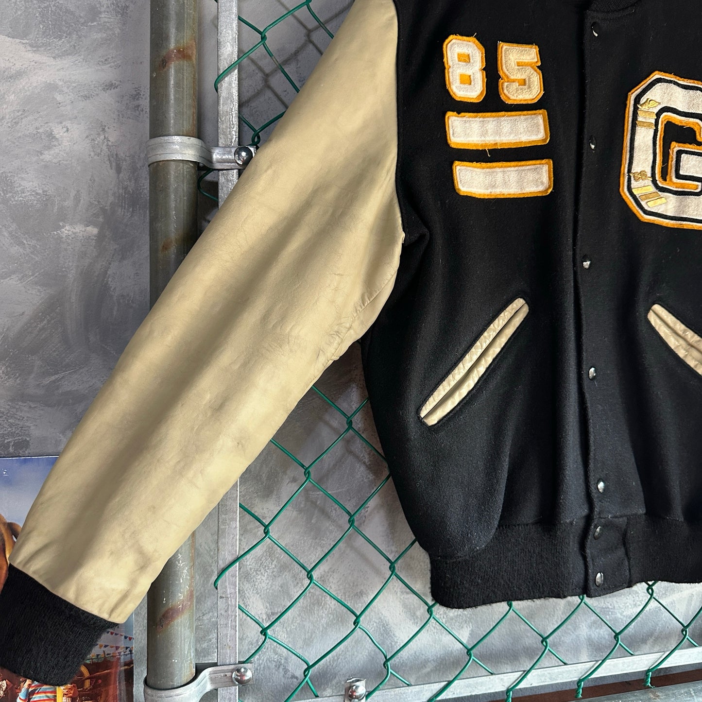 Chamarra Varsity Vintage De Hombre Talla M Color Negro Y Crema Letterman 80s Campeonatos