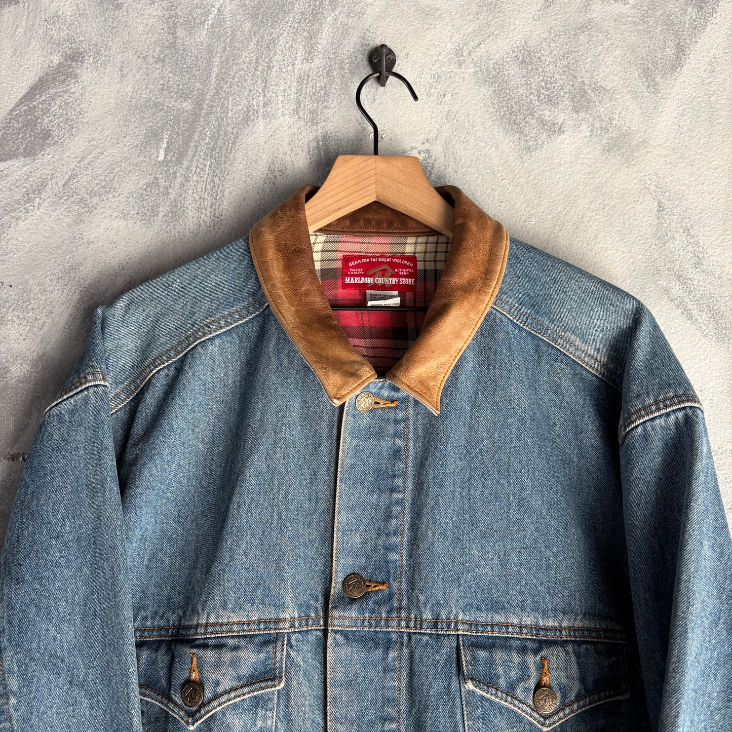 Chaqueta de Mezclilla Marlboro Country Para Hombre Talla XL Color Azul Cuello de Piel