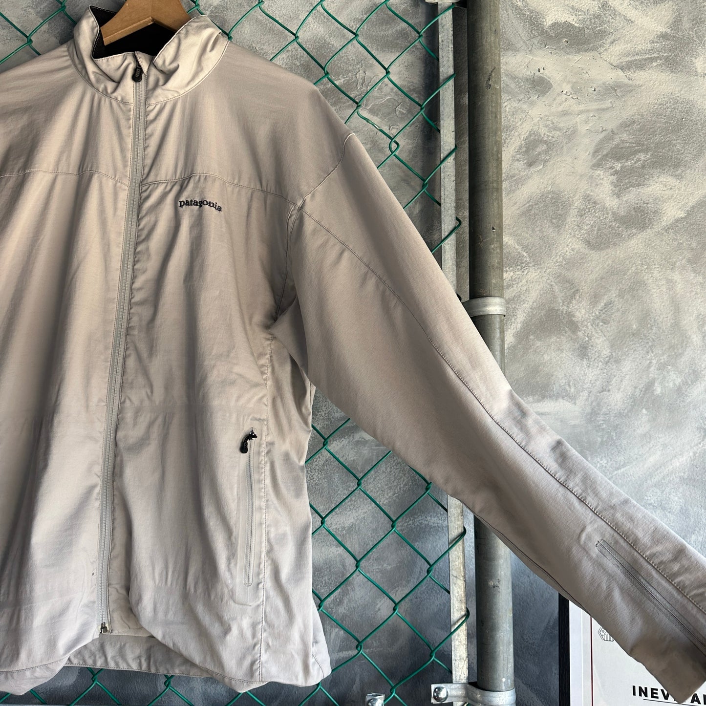 Chamarra Patagonia De Hombre Talla XL Color Cafe Beige Táctica Ligera Rompevientos
