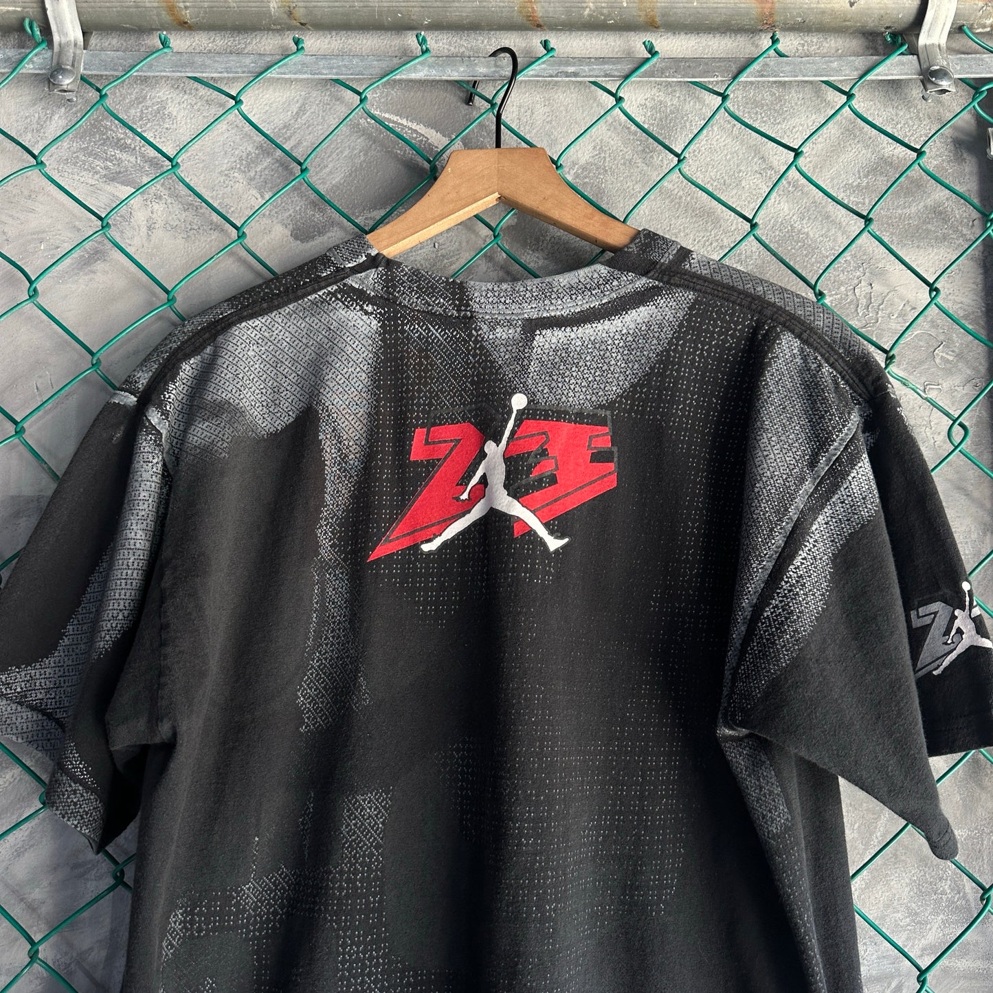 Camisa Jordan De Hombre Talla M Color Negro Rojo Y2K AOP