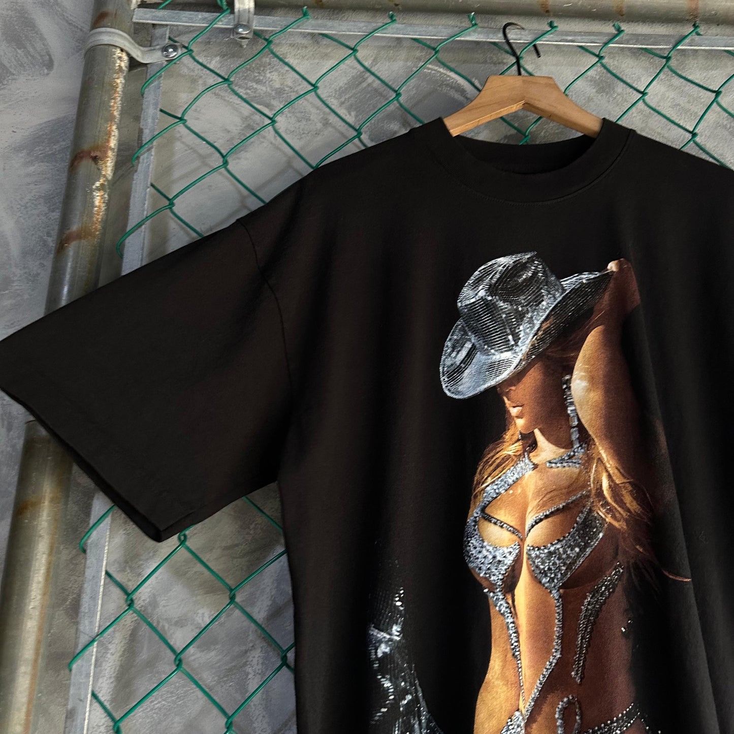 Camisa De Tour De Beyonce De Hombre Talla L Corte Oversize Color Negra Merch Original