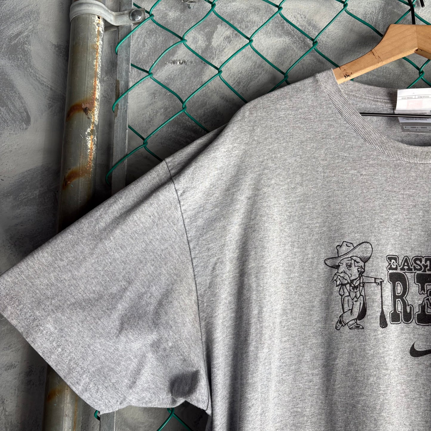 Playera Nike Para Hombre Talla 2XL Color Gris 2000’s East County Rebels