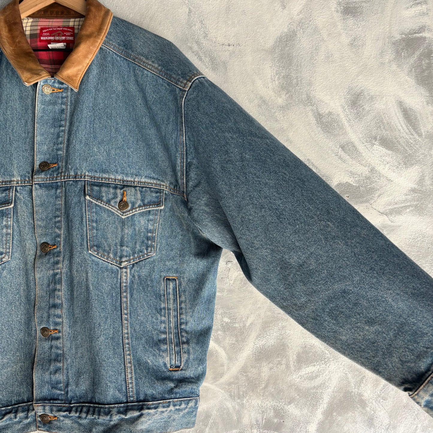 Chaqueta de Mezclilla Marlboro Country Para Hombre Talla XL Color Azul Cuello de Piel