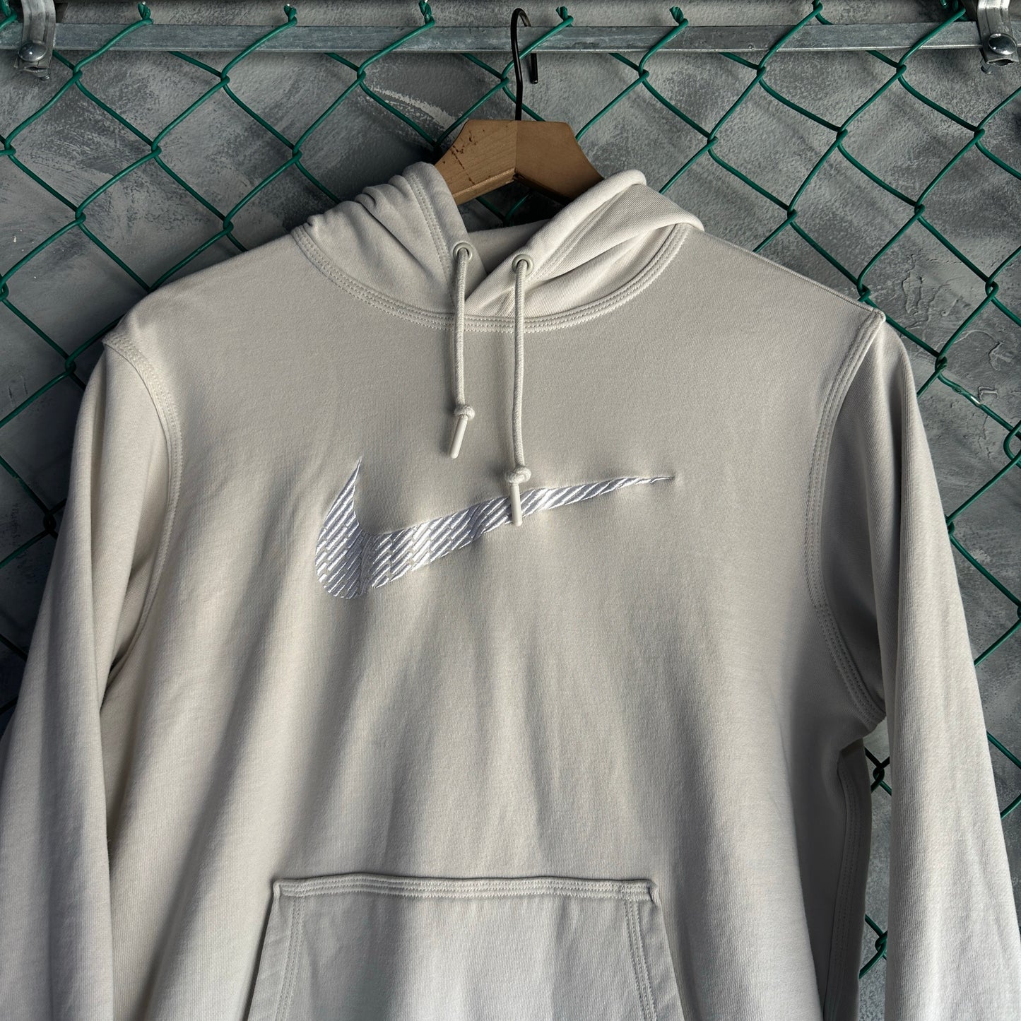 Hoodie Nike De Hombre Talla M Color Beige Big Swosh Bordado Deportivo Gimnasio