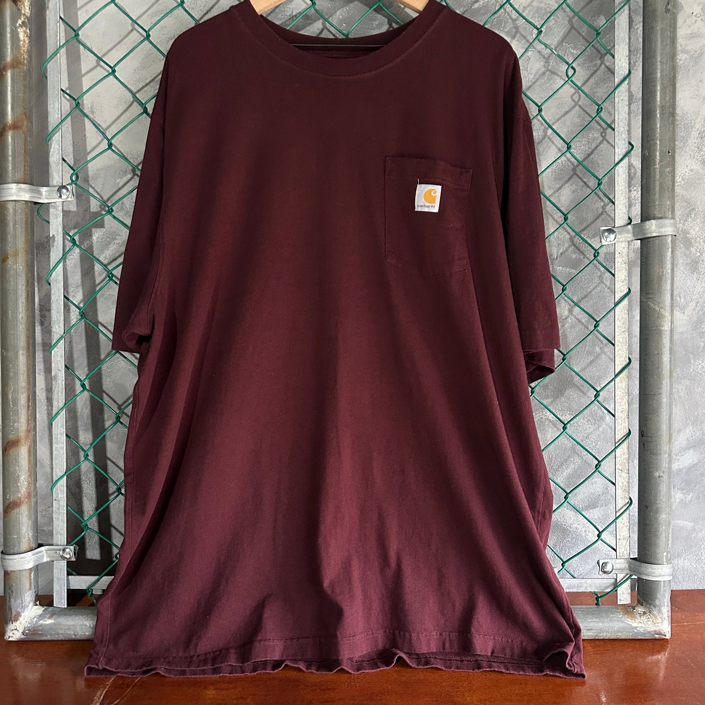 Camisa Carhartt De Hombre Talla 2XL Color Vino Con Bolsillo Loose Fit Work Wear