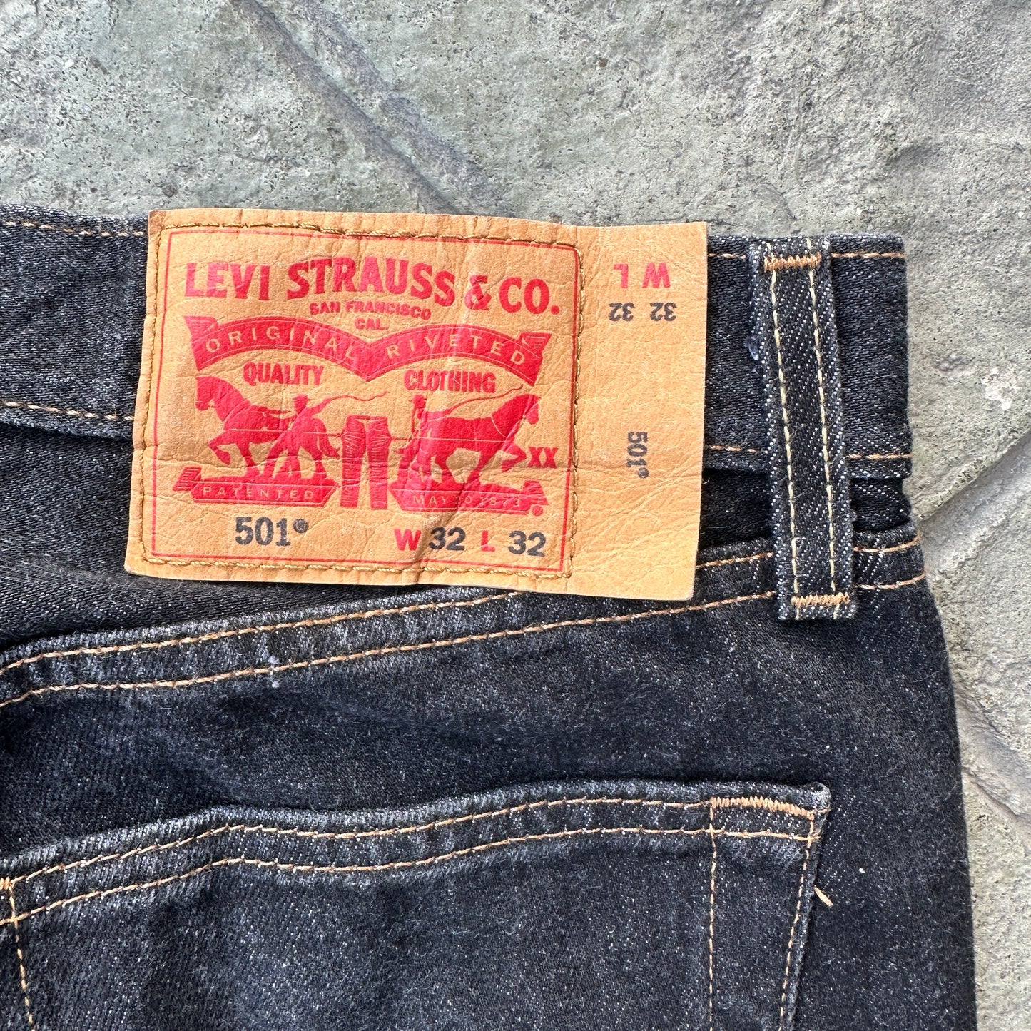 Pantalon Levis De Hombre Talla 32x32 Color Negro Corte Recto 501
