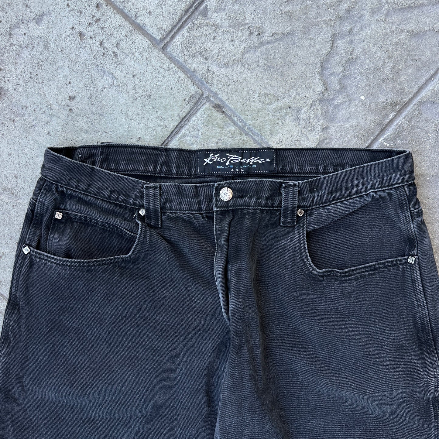 Short o Jort Vintage Kno Beta De Hombre Talla 40 Color Negro Desvanecido Y2K Corte Bagy Carpintero