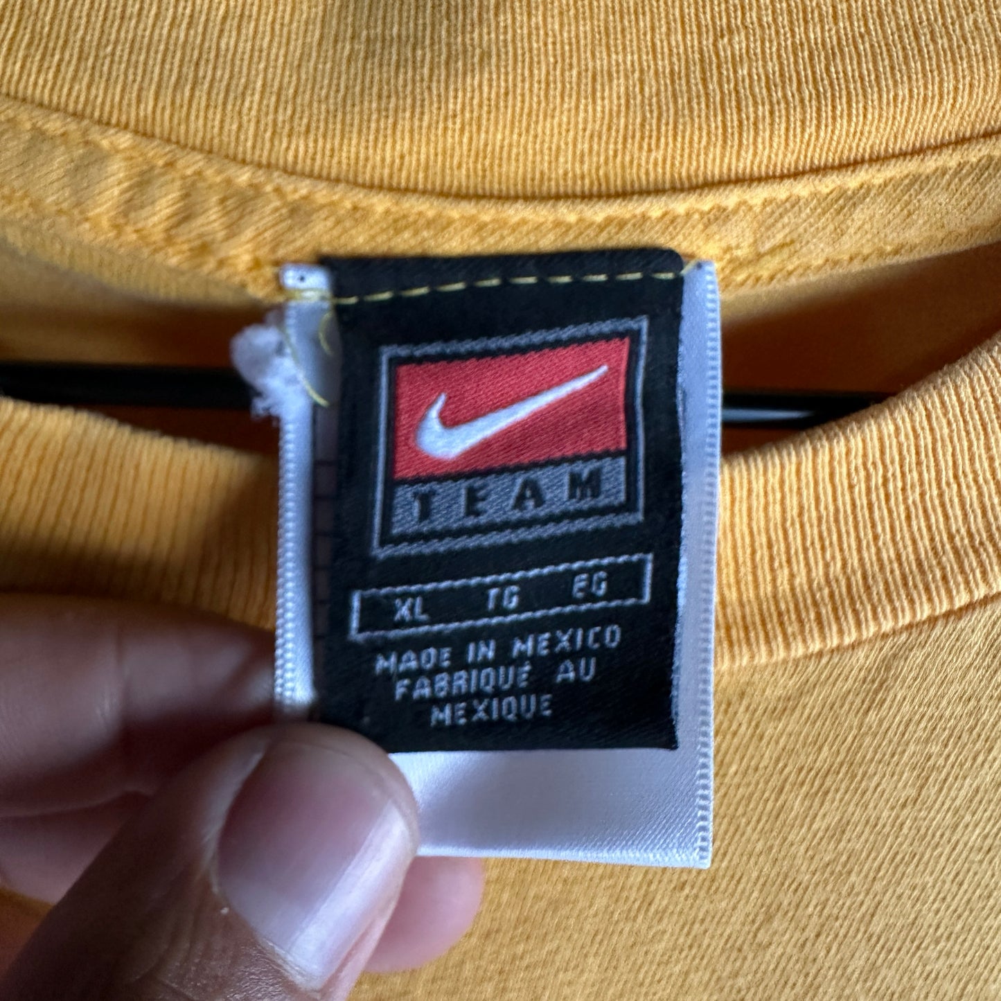 Camisa De Lakers Vintage NIke De Hombre Talla Xl Color Amarillo Center Swosh Manga Corta