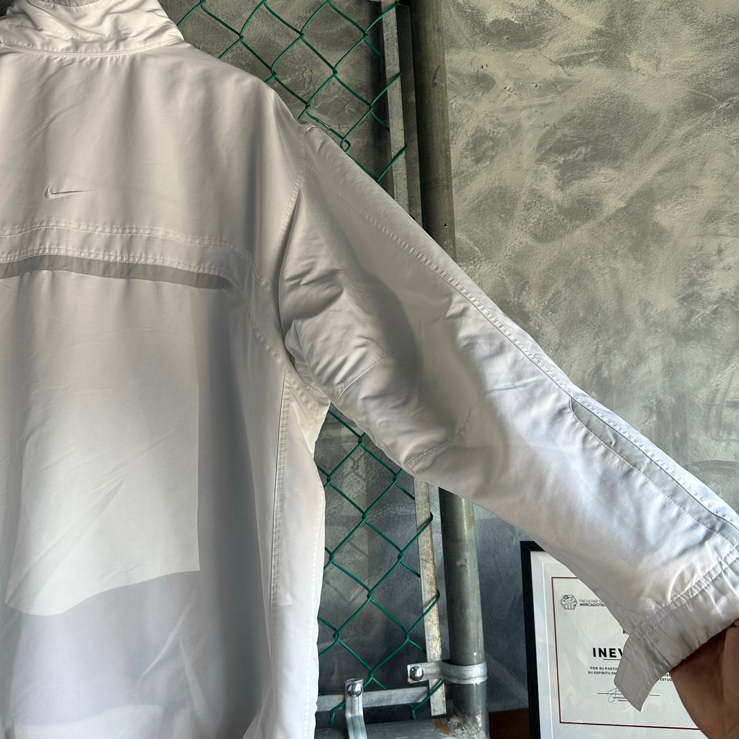 Chamarra Vintage Nike De Hombre Talla 2XL Color Blanco Polar Y2K