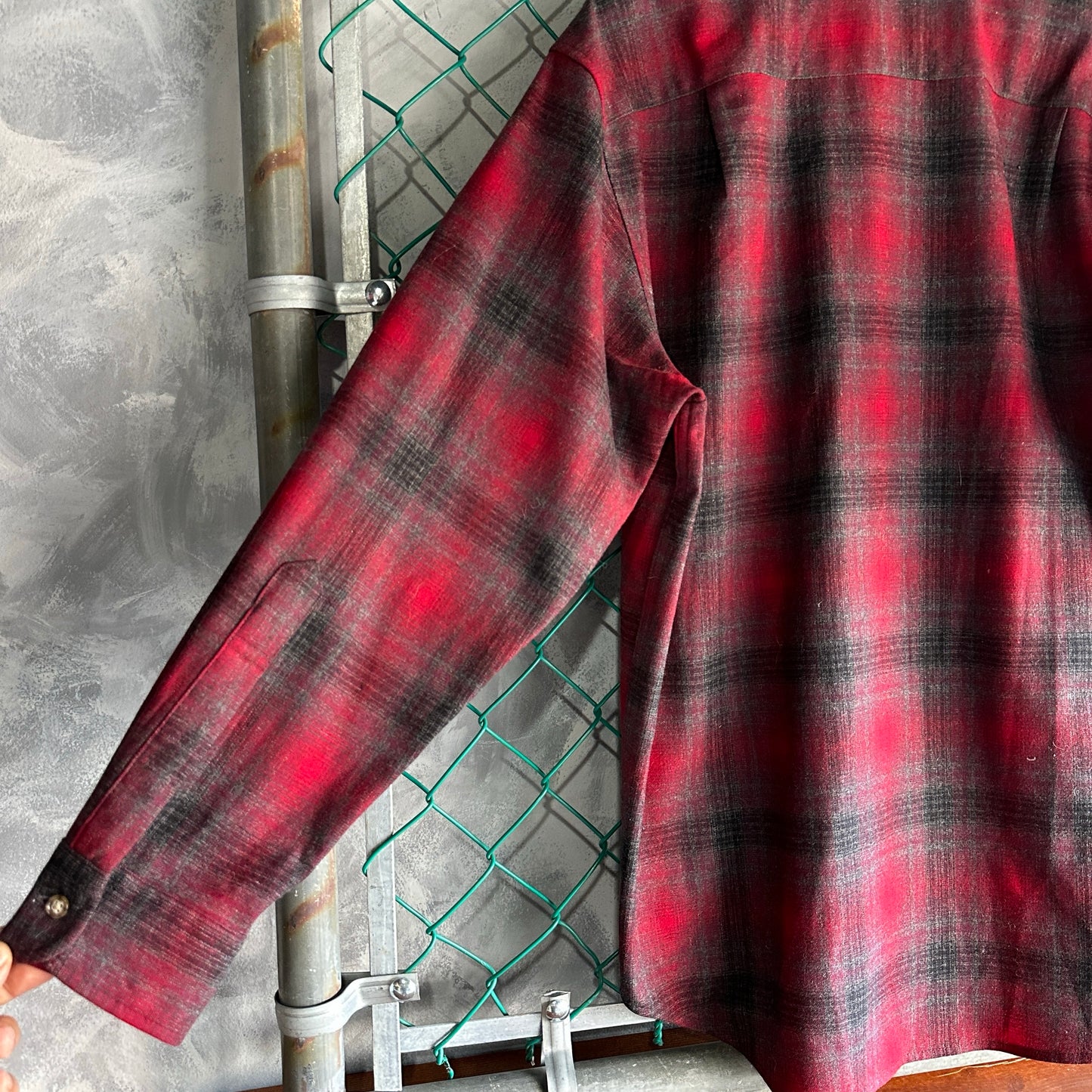 Camisa de Botenes de Lana Pendleton De Hombre Talla L Franela De Cuadros Rojos Y Gris Y Negro