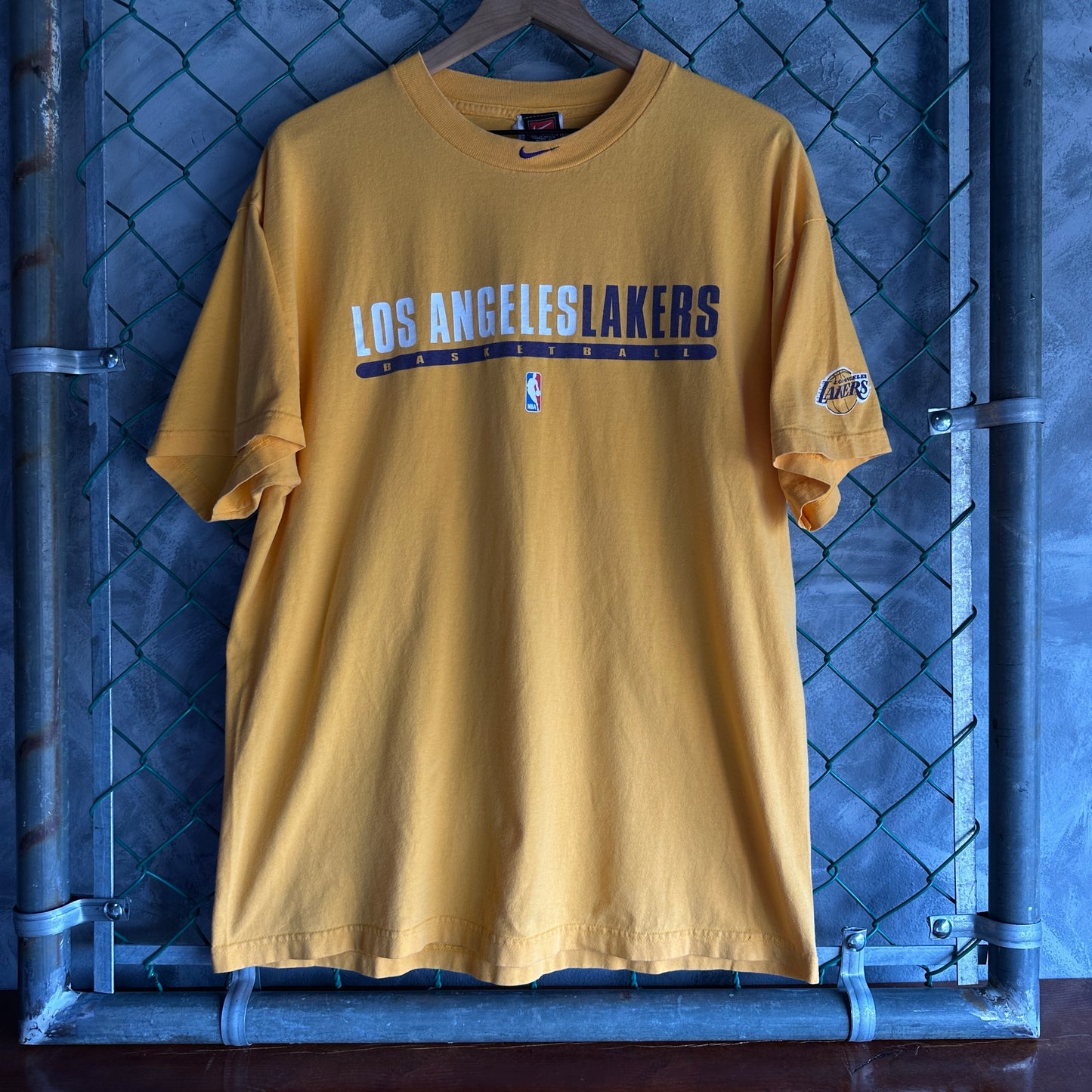 Camisa De Lakers Vintage NIke De Hombre Talla Xl Color Amarillo Center Swosh Manga Corta
