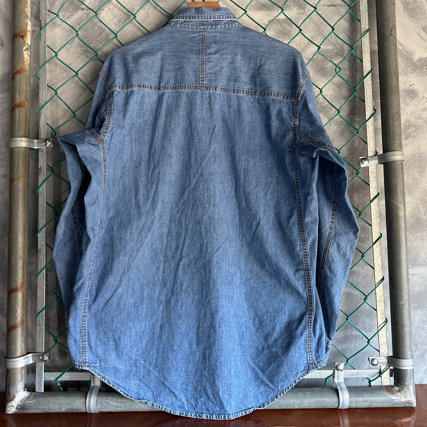 Camisa De Botones Wrangler De Hombre Talla L Color Azul De Mezclilla Manga Larga Mecanico Workwear Lisa