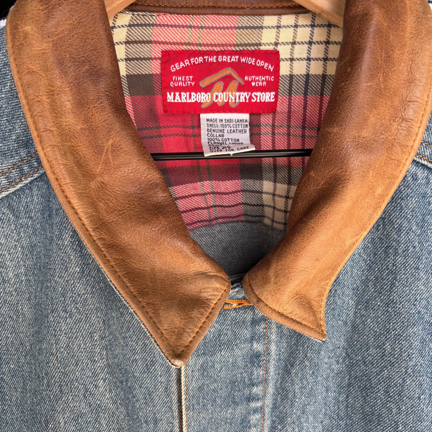 Chaqueta de Mezclilla Marlboro Country Para Hombre Talla XL Color Azul Cuello de Piel