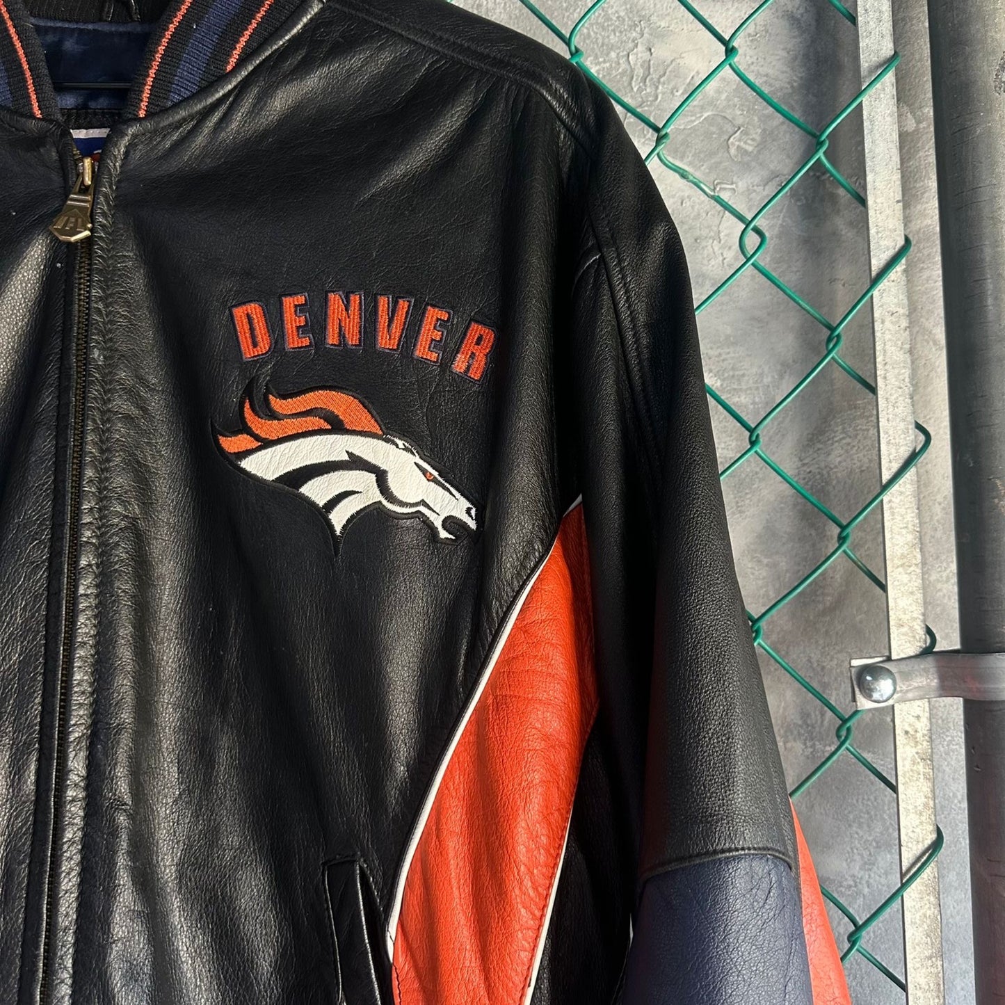 Chamarra De Cuero Vintage Denver Broncos de la NFL De Hombre Talla S Color Negro Naranja Piel