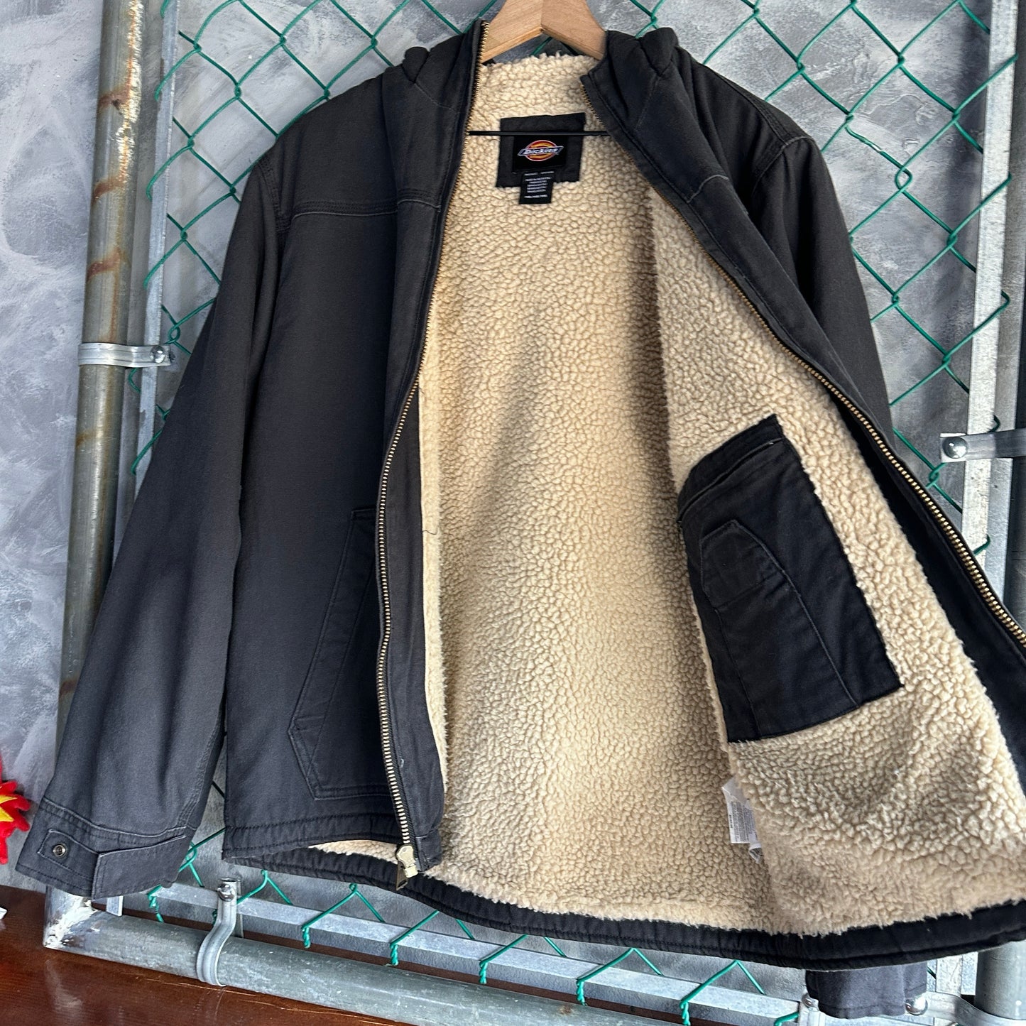 Chamarra Dickies De Hombre Talla M Color Gris Con Forro De Borrego Workear Con Gorro De Trabajo