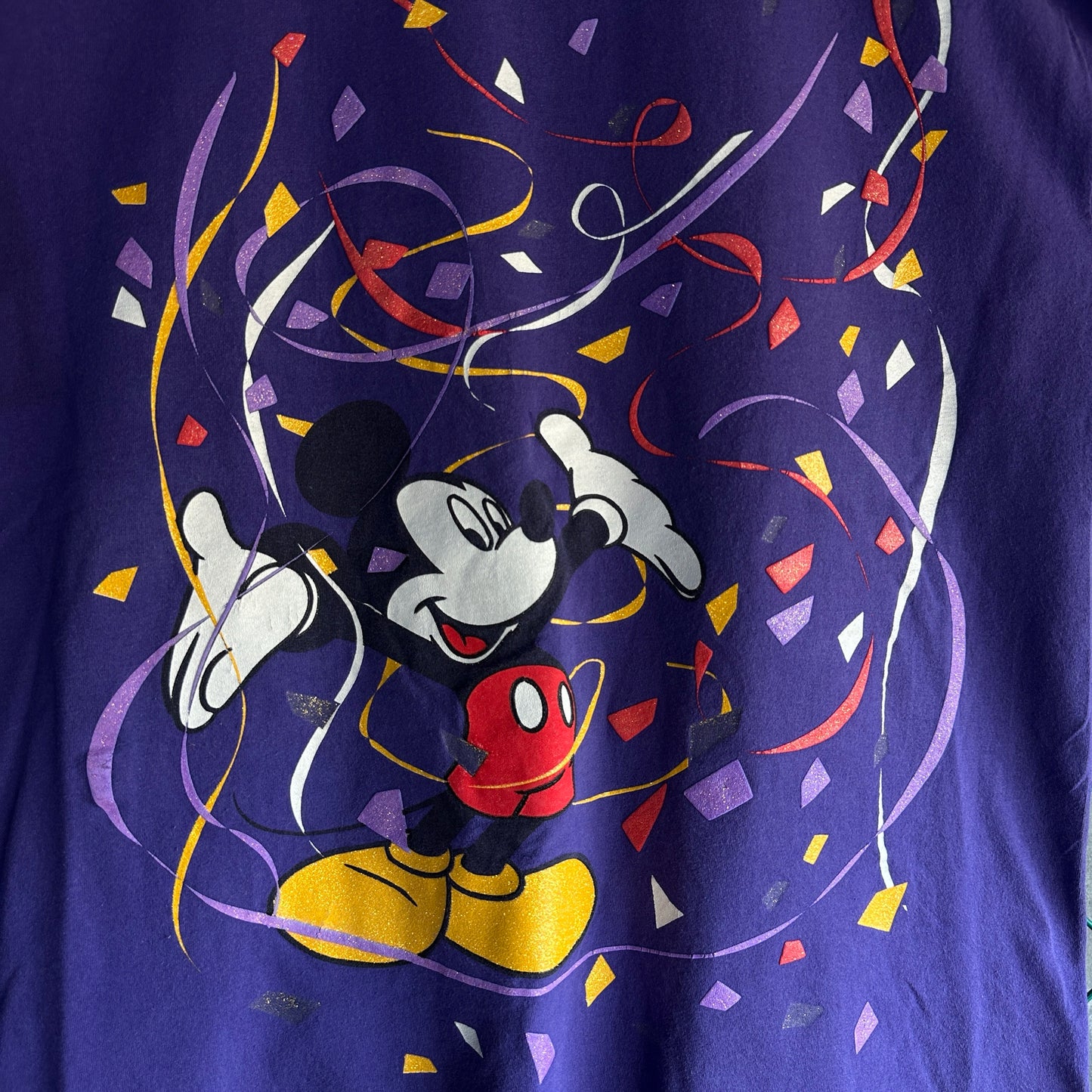Camisa Vintage de Mickey Mouse De Hombre Talla 2XL Color Morado AOP Confeti DisneyLand