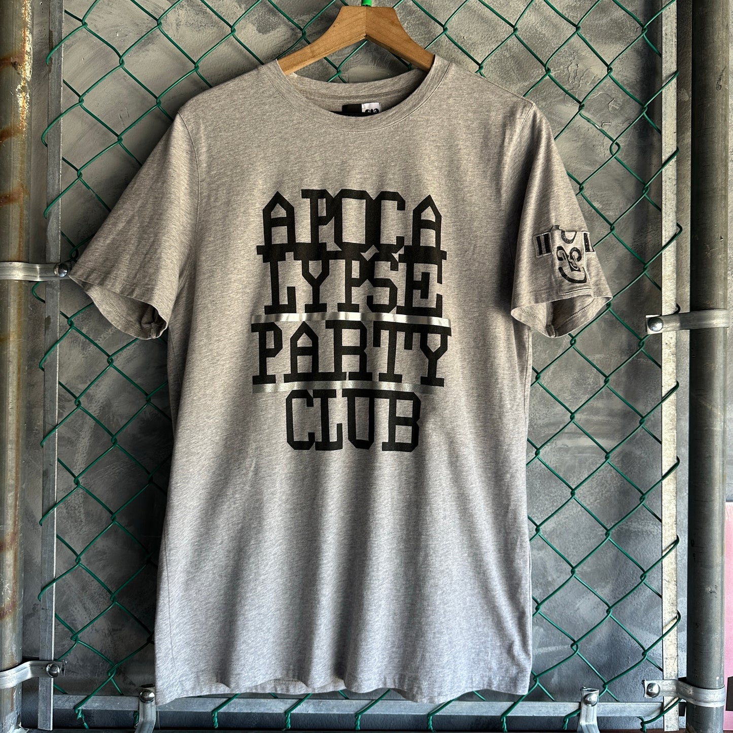 Camiseta APC Colab De Hombre Talla XL Queda A S Color Gris Manga Corta Hype Lujo