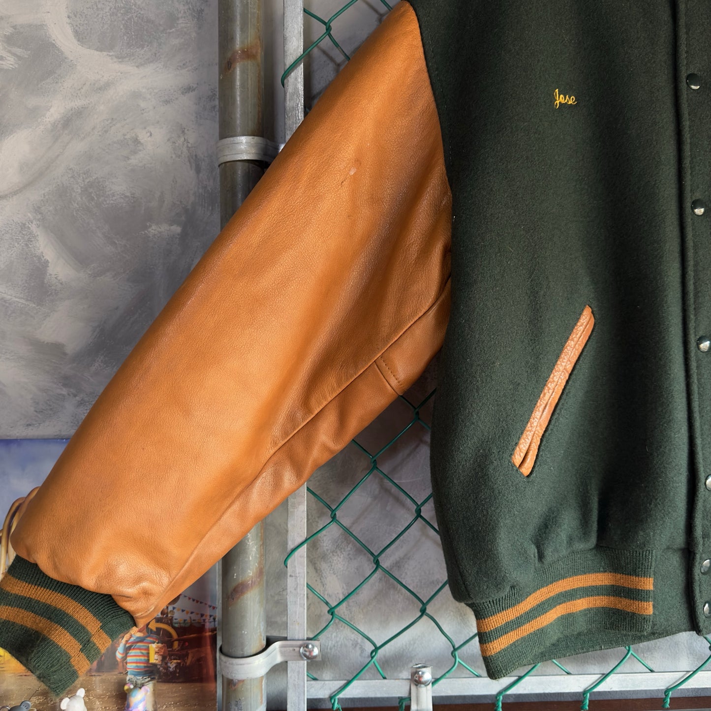 Chamarra Vintage Varsity De Hombre Talla Xl Color Verde Café Piel Y Lana Colegial Letterman