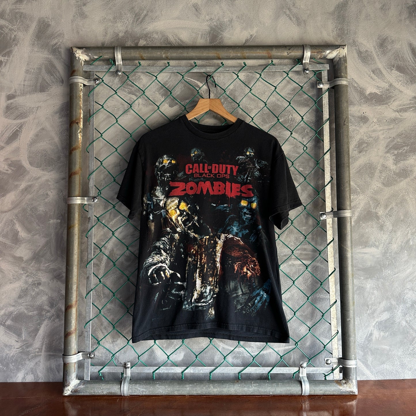 Camisa Black Ops Zombies De Hombre Talla S Color Negro Merch Original Vintage VideoJuegos
