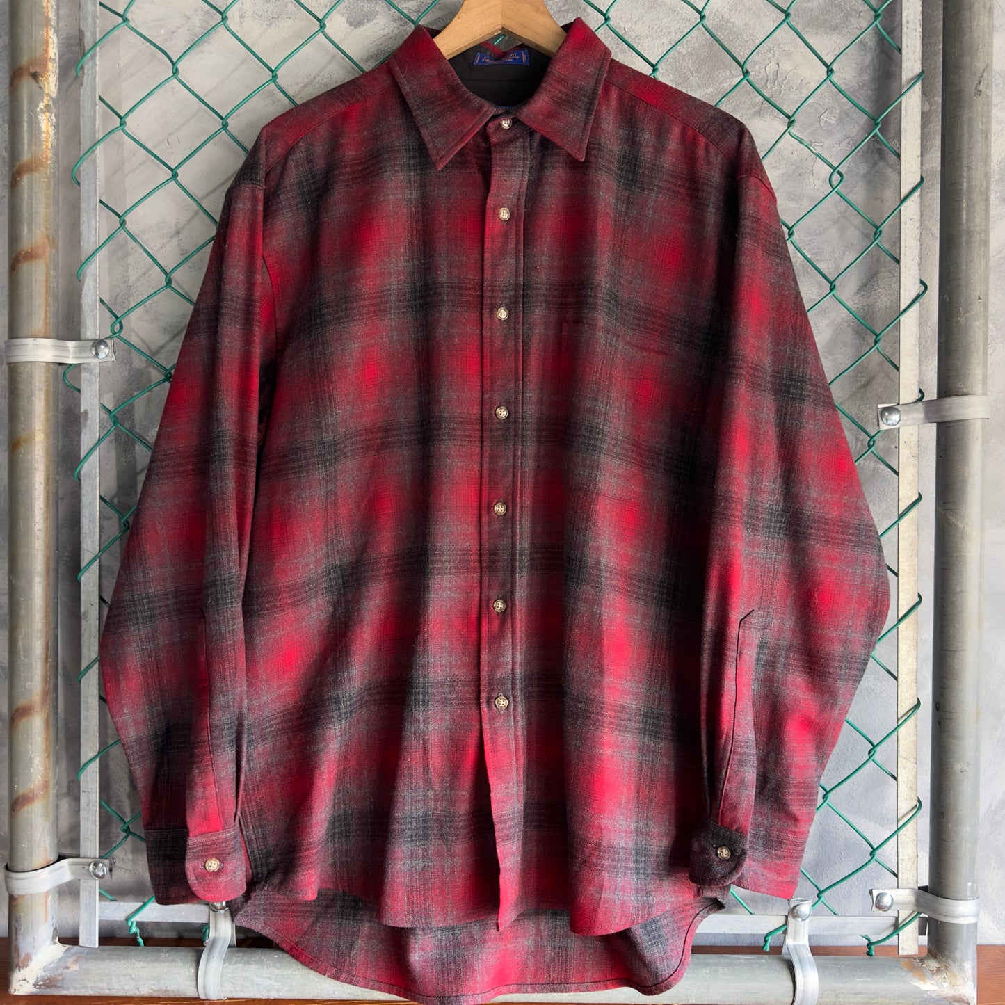 Camisa de Botenes de Lana Pendleton De Hombre Talla L Franela De Cuadros Rojos Y Gris Y Negro