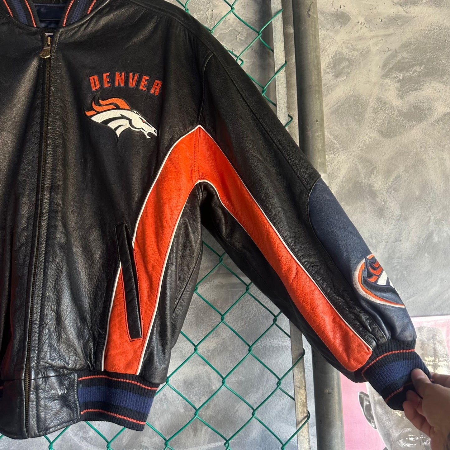 Chamarra De Cuero Vintage Denver Broncos de la NFL De Hombre Talla S Color Negro Naranja Piel