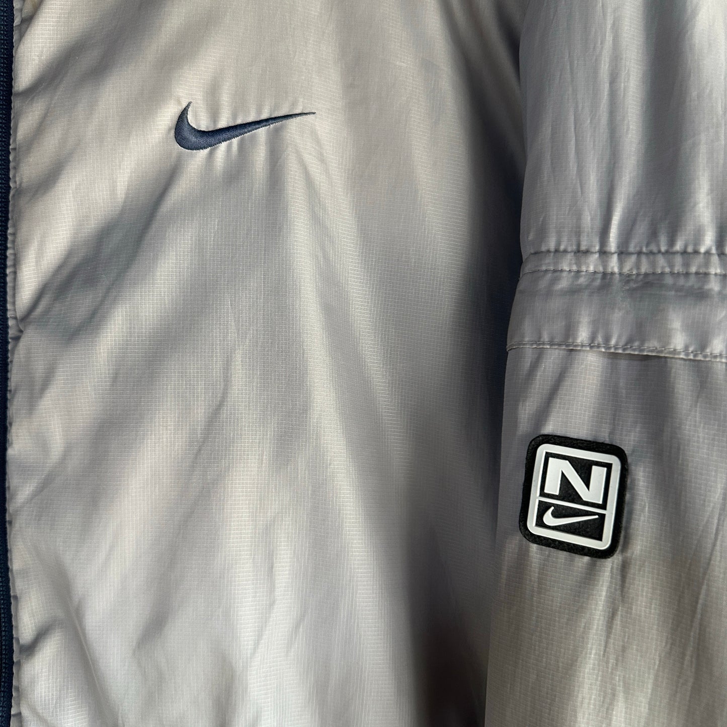 Chamarra Nike De Hombre Talla Xl Color Azul Y Gris Doble Vista Puffer Gruesa Minimalista