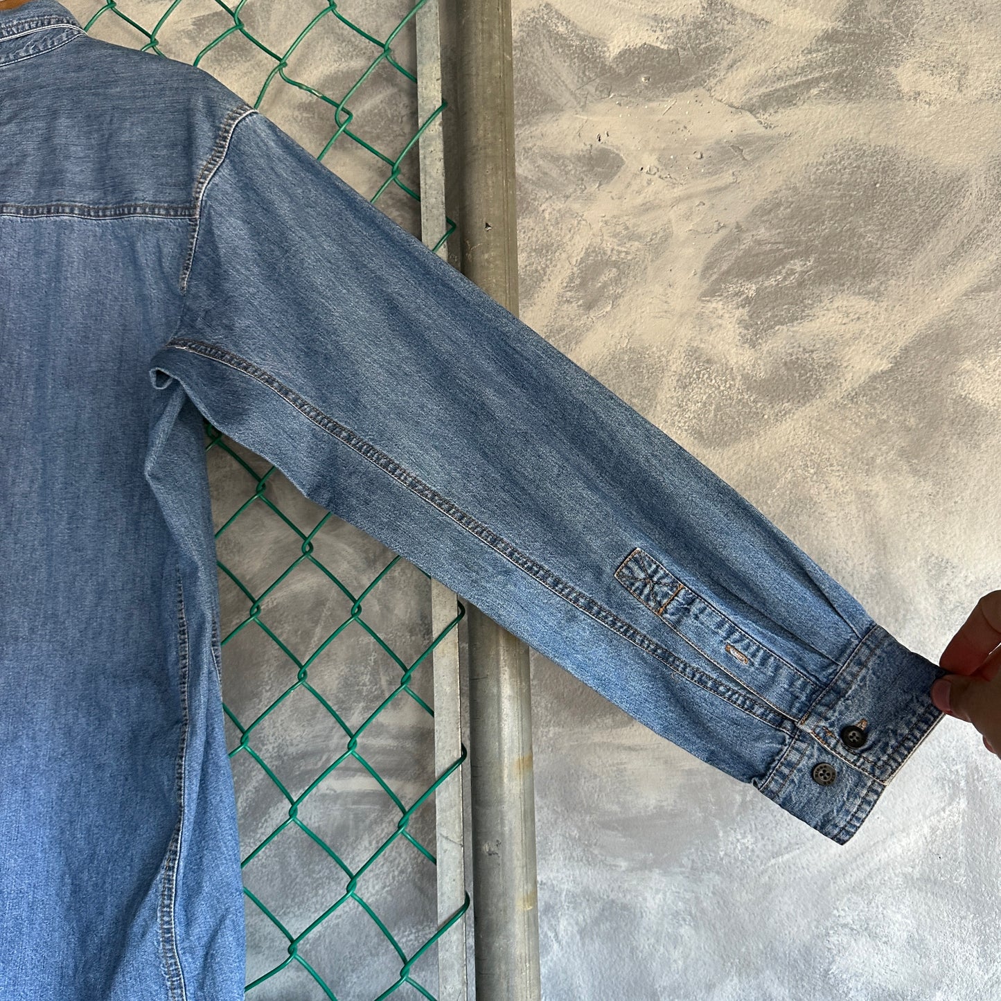 Camisa De Botones Wrangler De Hombre Talla L Color Azul De Mezclilla Manga Larga Mecanico Workwear Lisa