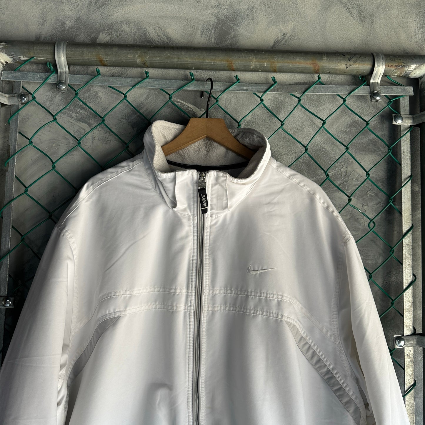 Chamarra Vintage Nike De Hombre Talla 2XL Color Blanco Polar Y2K