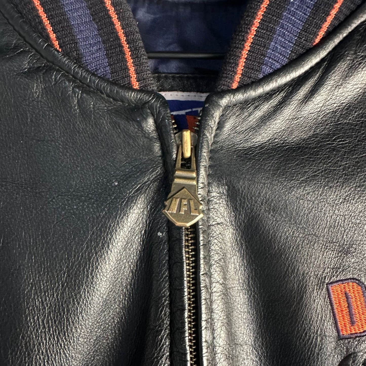 Chamarra De Cuero Vintage Denver Broncos de la NFL De Hombre Talla S Color Negro Naranja Piel