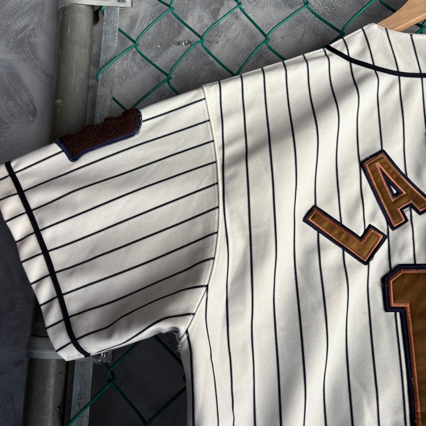 Jersey De Doosan Bears Larsen #18 Larsen Russell De Hombre Talla 52 Color Blanco De Rayas Beisbol Ligas Menores