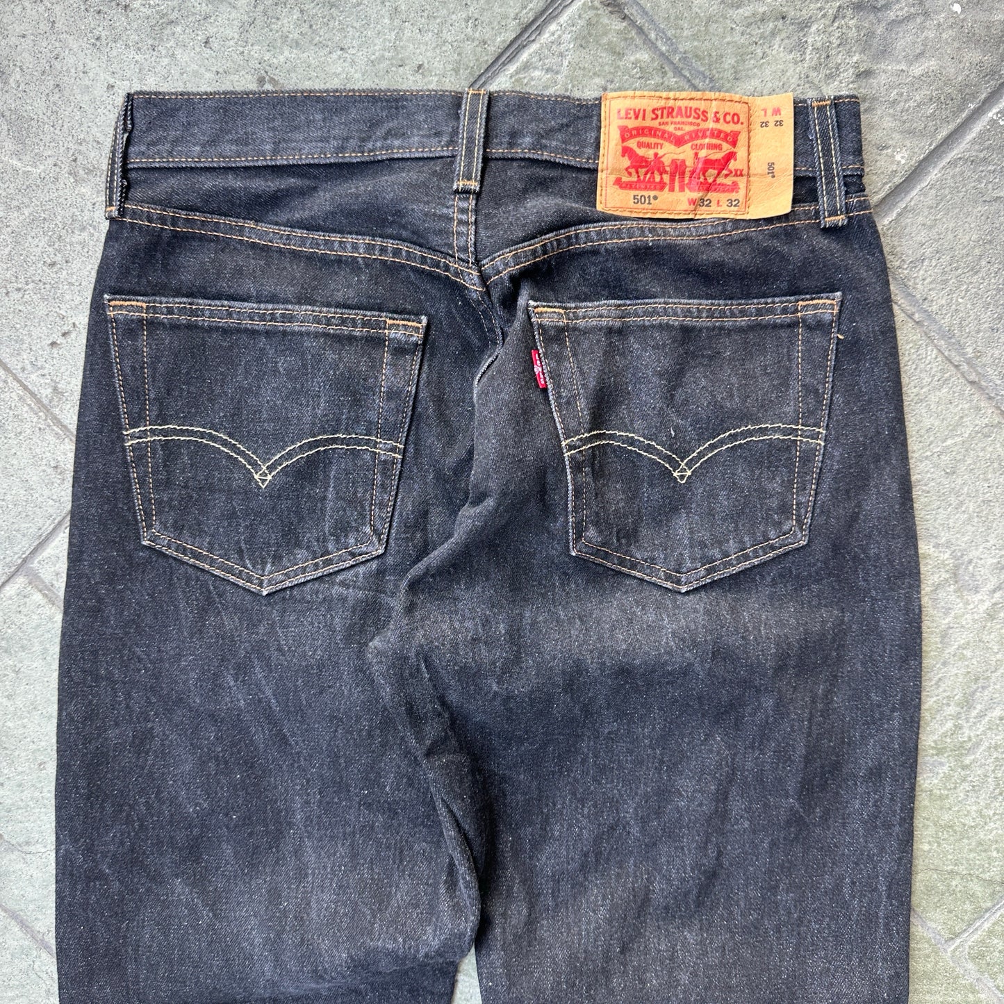 Pantalon Levis De Hombre Talla 32x32 Color Negro Corte Recto 501