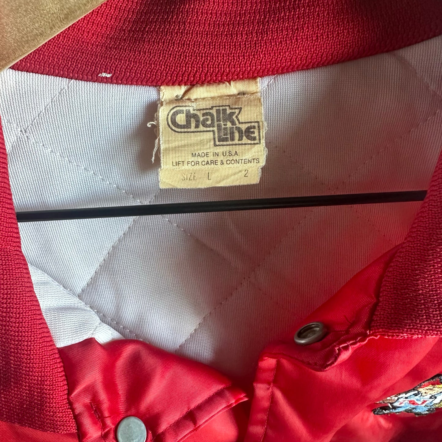 Chamarra Vintage Chalk Line De Nebraska De Hombre Talla L Color Rojo Satin